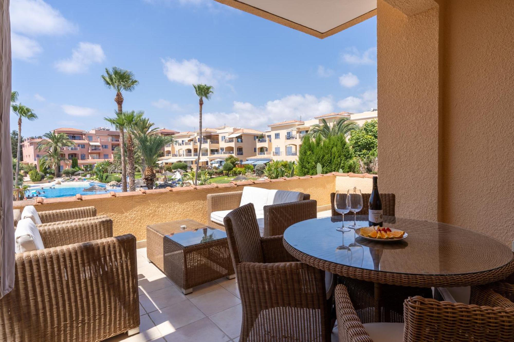 Tropical Paradise In Harbour Paphos, Central & Close To Beach المظهر الخارجي الصورة